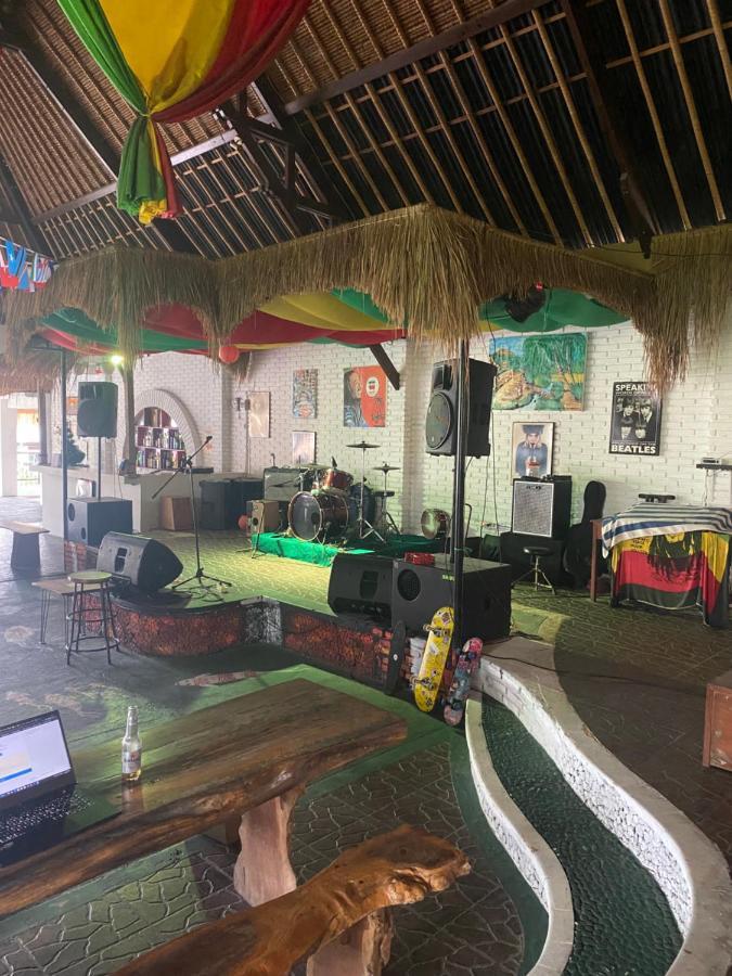 Paca'S Reggae Bar & Hostel Ambat 外观 照片